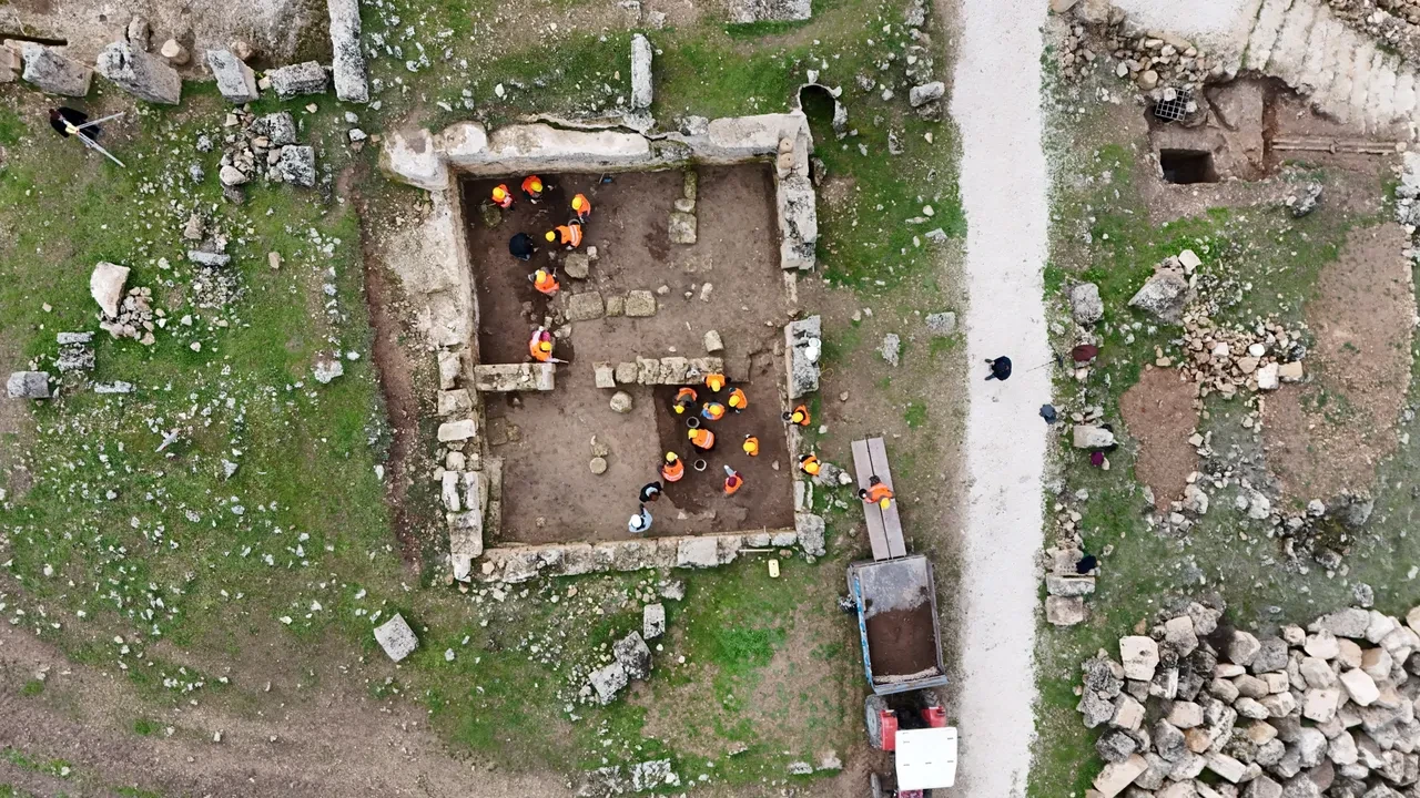 Zerzevan Kalesi'ne turist akını! Yılda 400 bini aşkın ziyaret