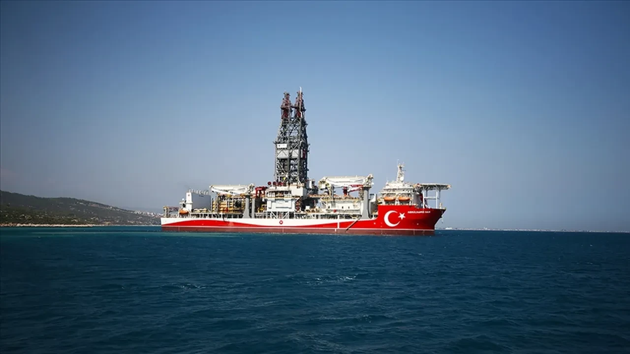 Abdülhamid Han gemisi, yılın ilk keşif sondajına başladı