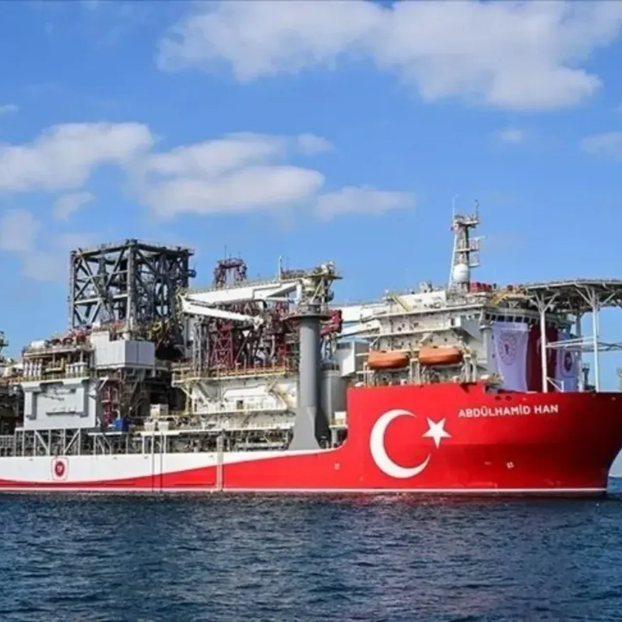 Abdülhamid Han gemisi, yılın ilk keşif sondajına başladı