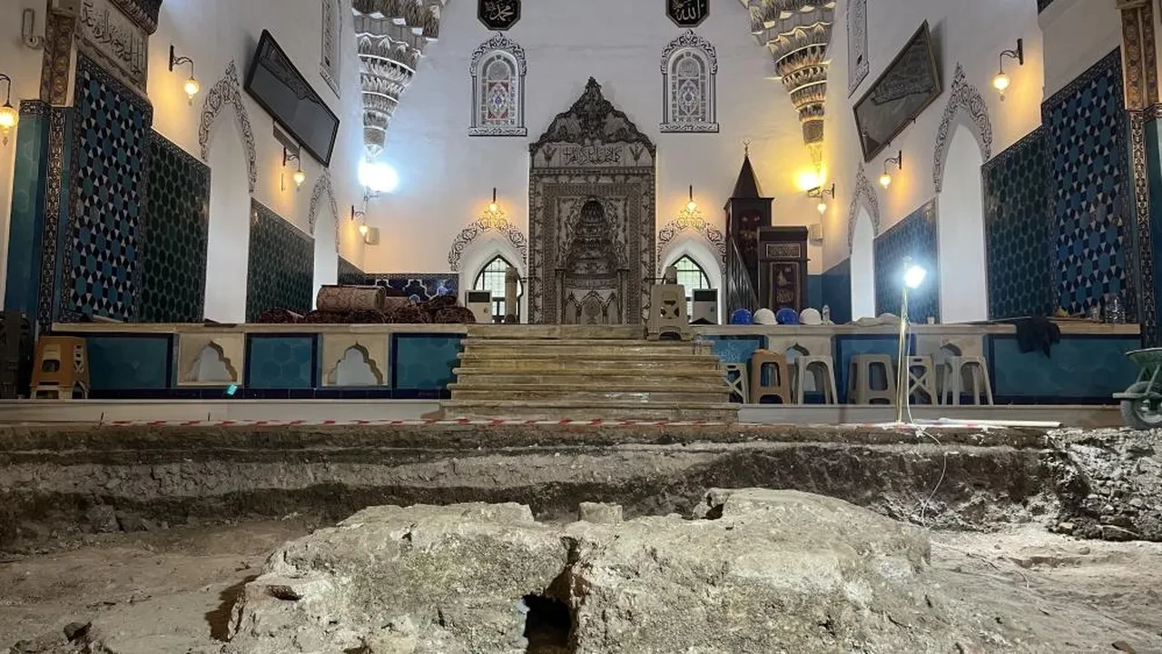 Asırlar sonra cami içinde gün yüzüne çıkarıldı, imam konuştu! Bursa'da gizli kalan tarih