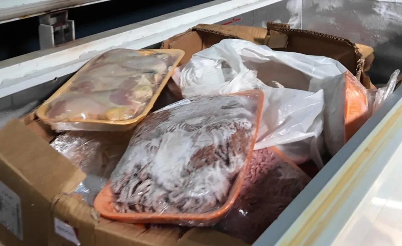 Baskın yapılan kasapta mide bulandıran görüntü! Tarihi geçmiş etler ele geçirildi
