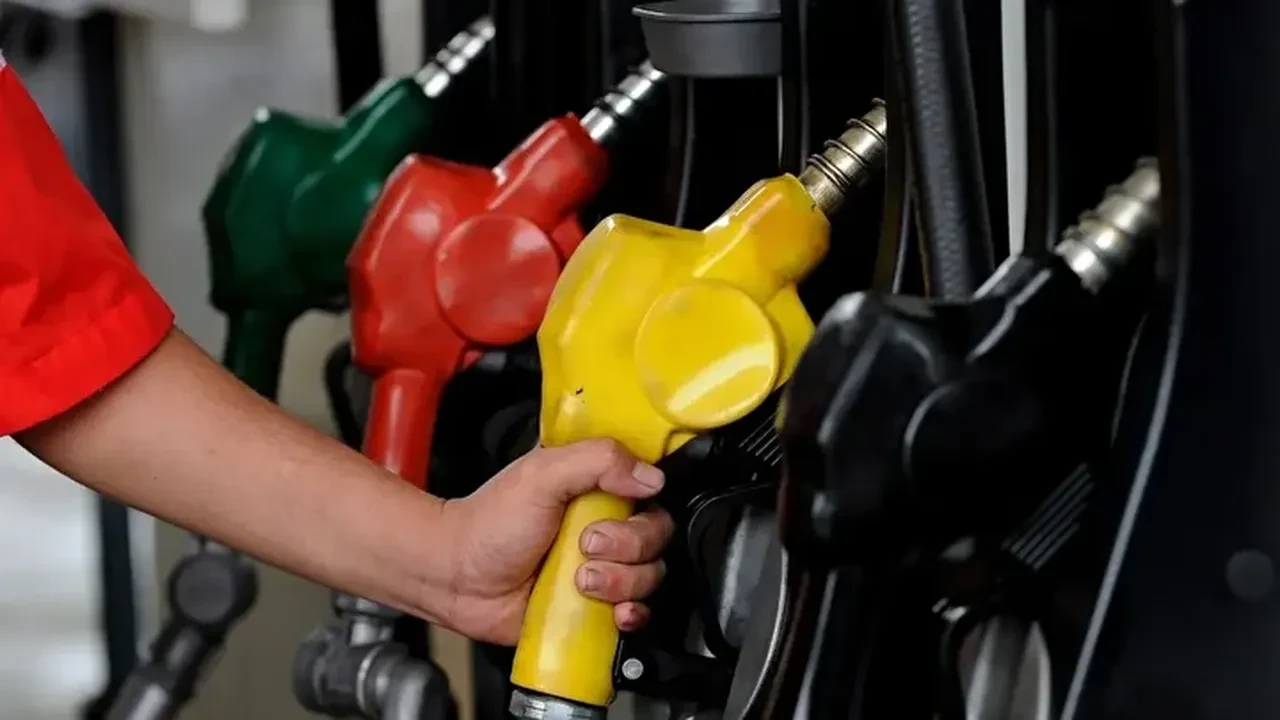 Benzin motorine yeni zam indirim var mı? 27 Mart güncel akaryakıt fiyatları