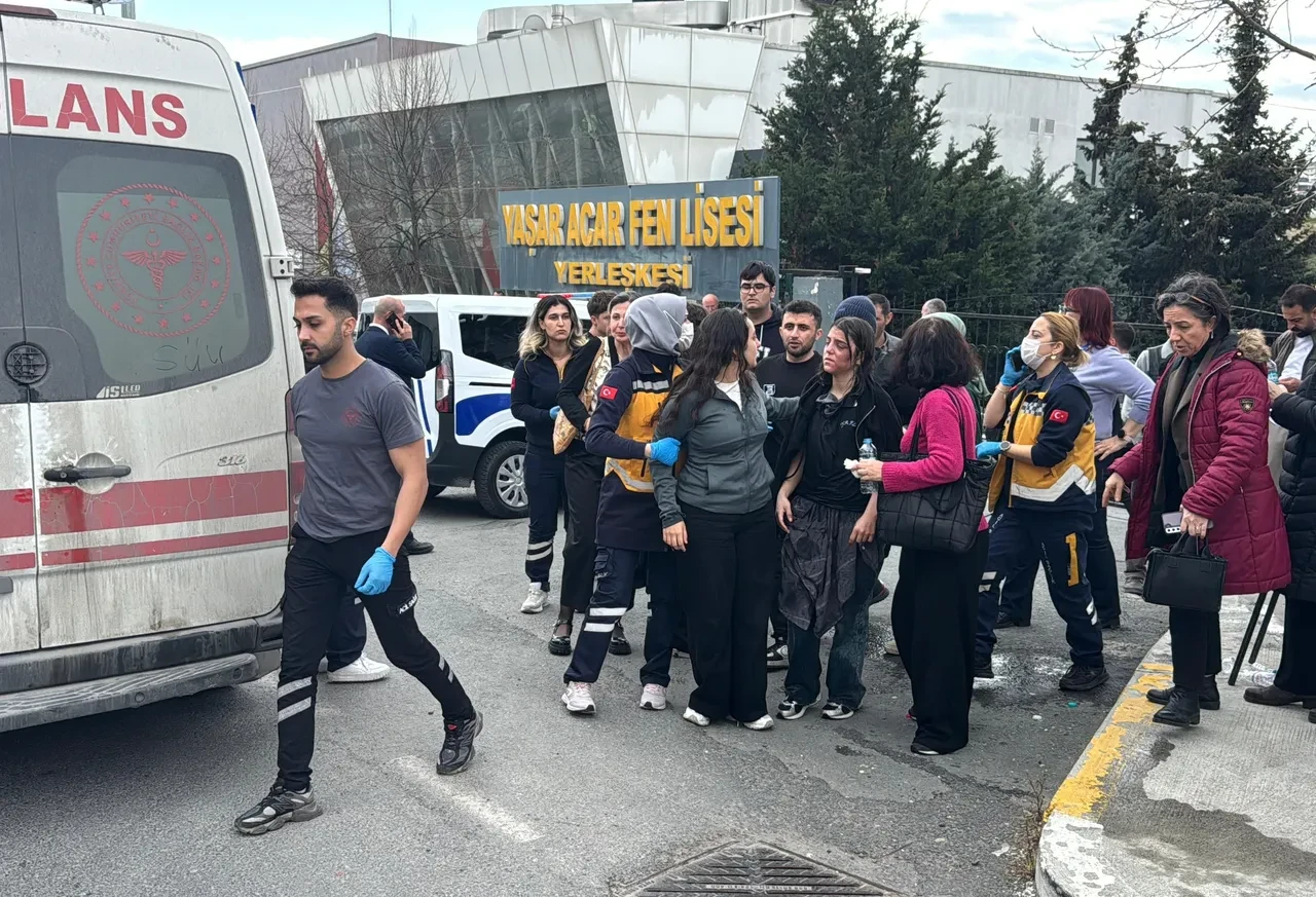 Beylikdüzünde lisede korku dolu anlar: Deney sırasında patladı, öğrenciler yaralandı