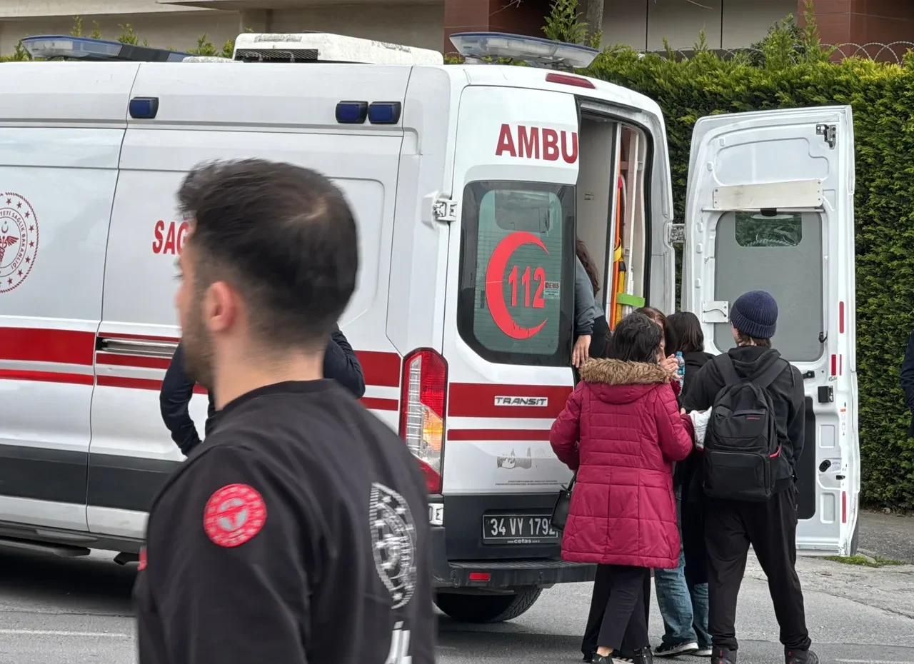 Beylikdüzünde lisede korku dolu anlar: Deney sırasında patladı, öğrenciler yaralandı