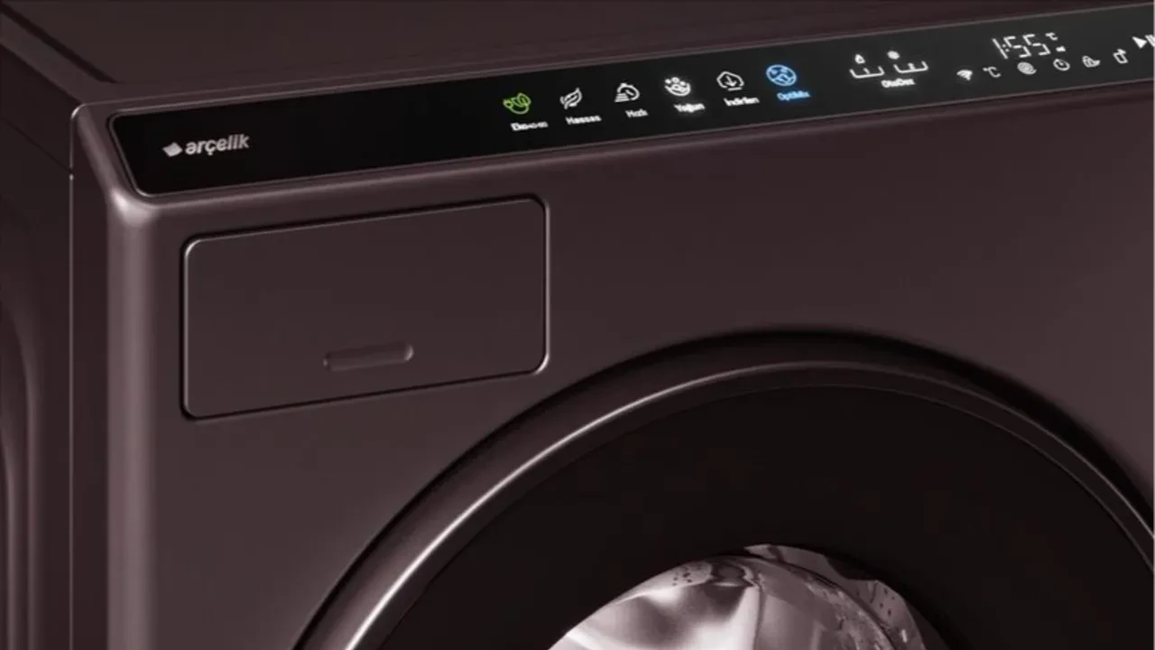 Çamaşır makinesinin altındaki o kapağı hiç açtınız mı? Hem temiz kıyafetleri kirletiyor hem de kötü kokuya neden oluyor