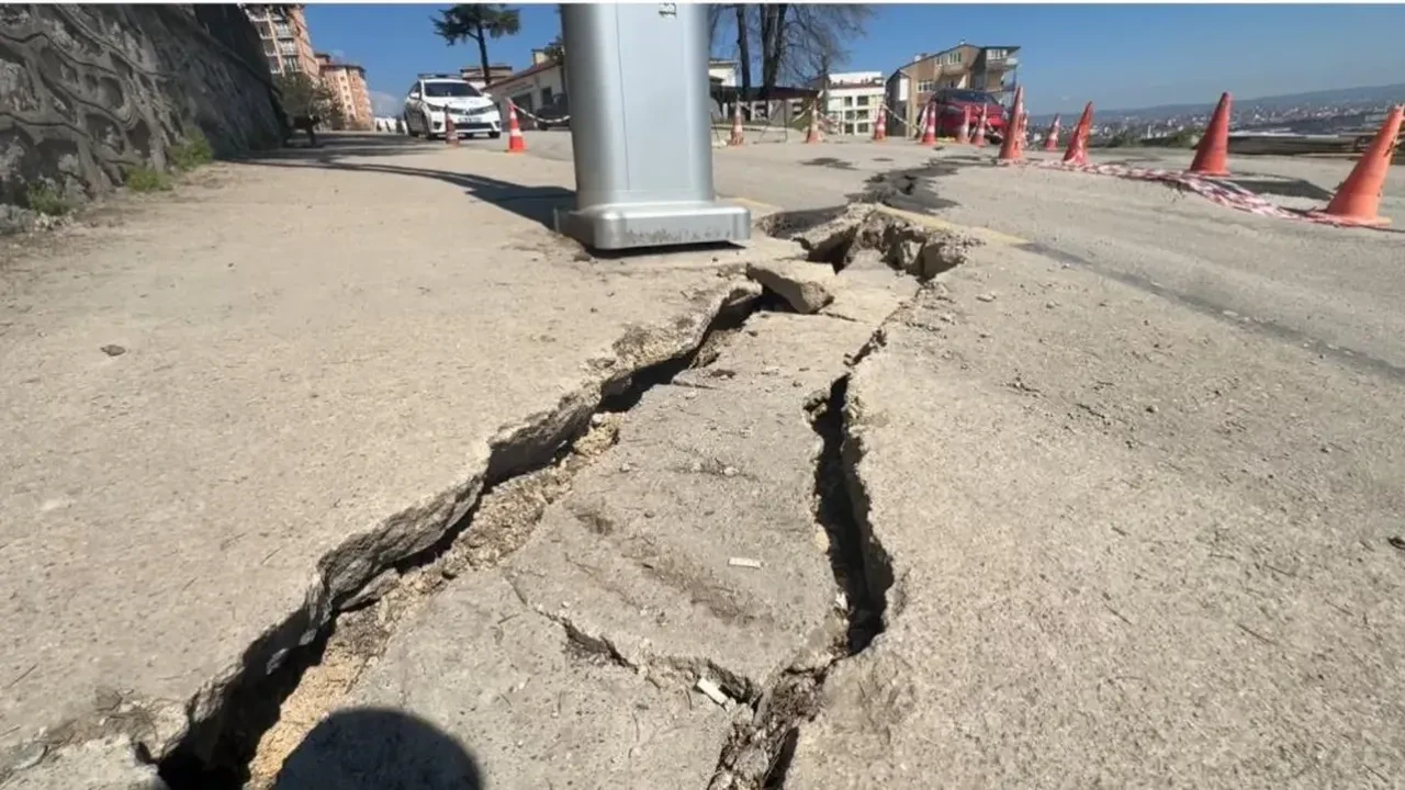 Çatlaklar valilik konutuna doğru ilerliyor!