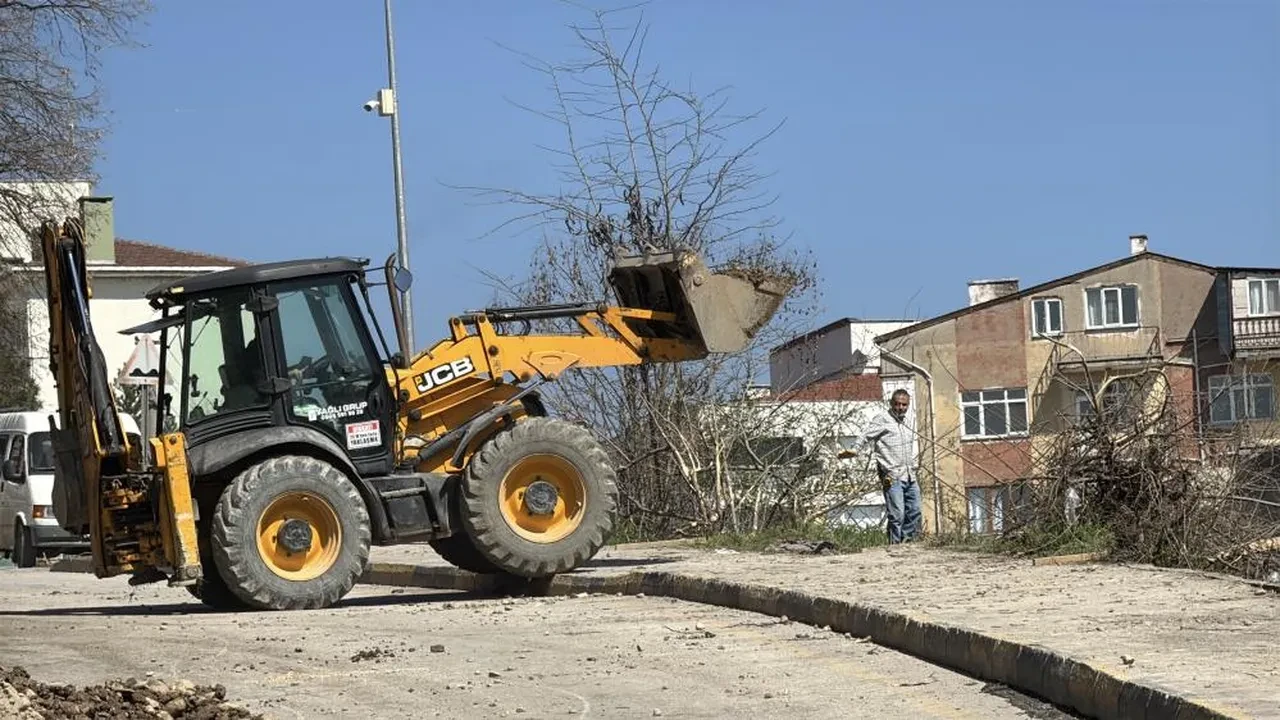 Çatlaklar valilik konutuna doğru ilerliyor!