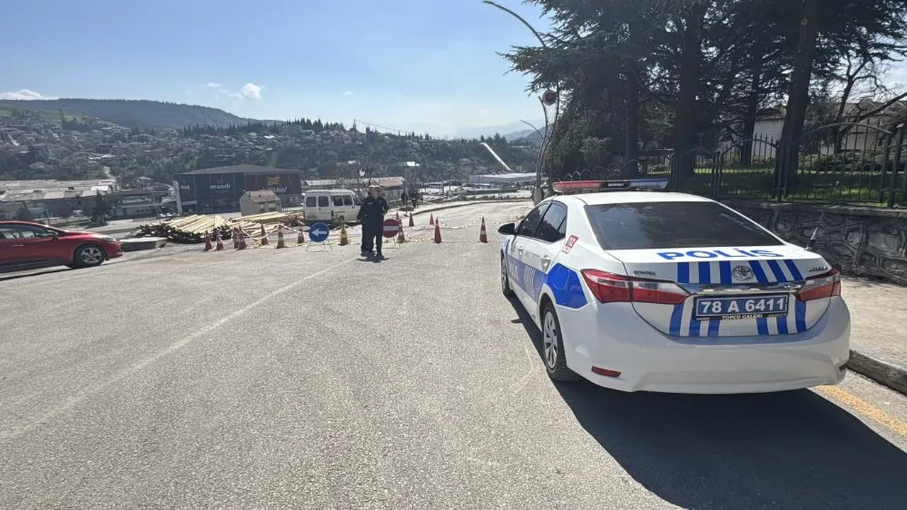 Çatlaklar valilik konutuna doğru ilerliyor!