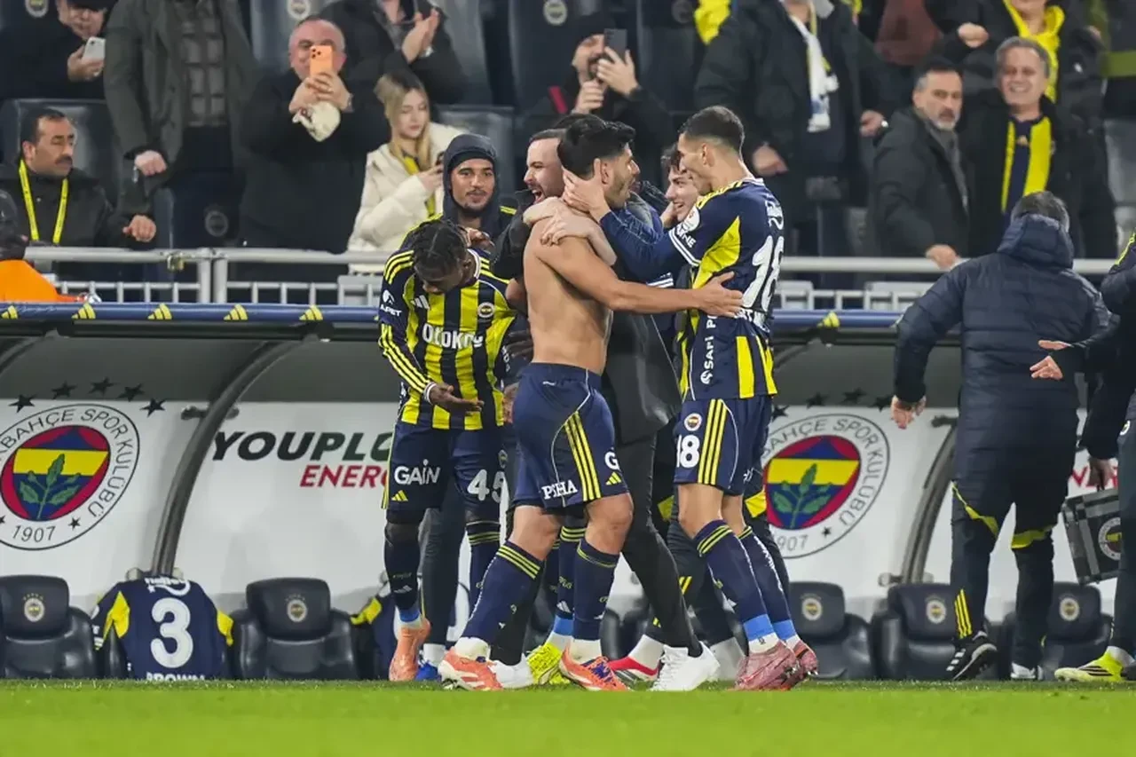 Fenerbahçe'de transfer hareketliliği! Sadettin Saran neşteri vurdu: 4 yıldızla yollar ayrılıyor