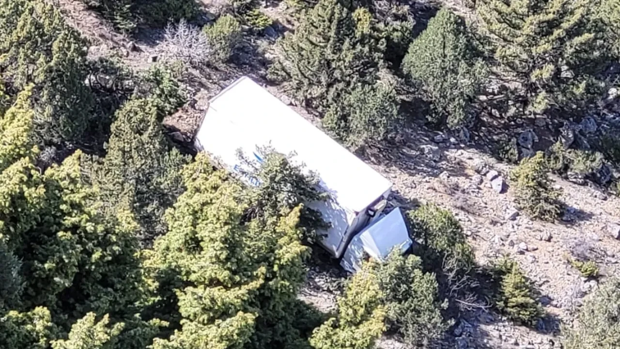 Freni patlayan kamyon uçuruma yuvarlandı! Erzincan'da feci kaza