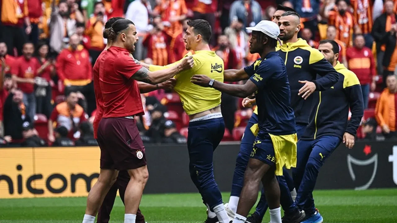 Galatasaray - Fenerbahçe derbisinin tarihi belli oldu