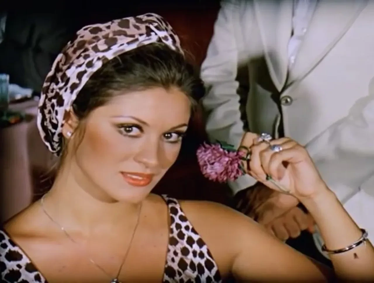 Gülşen Bubikoğlu'nun paylaşımı pes dedirtti! Kim der 71 yaşında