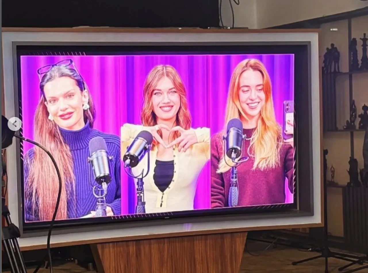 Mert Yazıcıoğlu'nun eski sevgilisi Afra Saraçoğlu ile yeni sevgilisi Zeynep Artukmac'ın videosu ortaya çıktı 