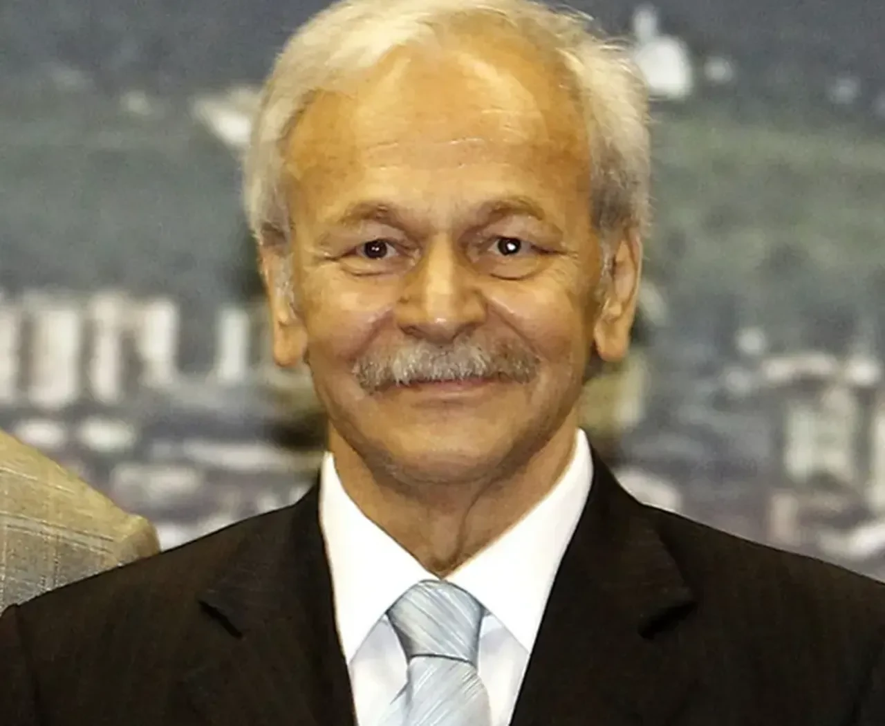 Kamil sönmez kimdir