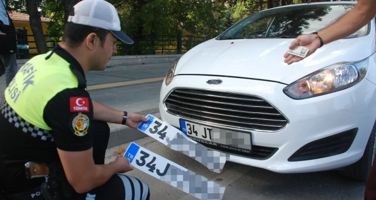 Vatandaş isyan etti, hükümet harekete geçti: APP plaka cezaları iptal ediliyor