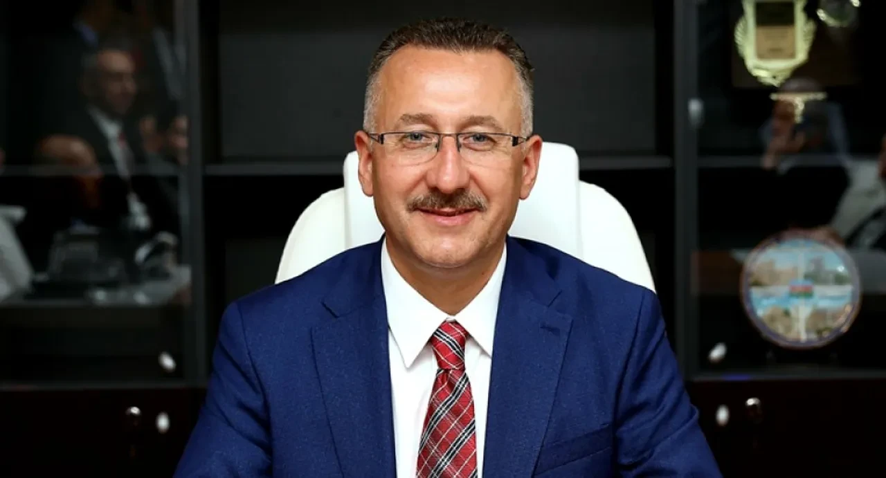 Adapazarı Belediye Başkanı Mutlu Işıksu AK Parti'den istifa etti