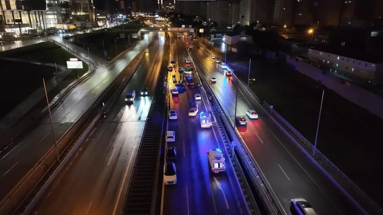 Ataşehir'de zincirleme kaza! 7 araç birbirine girdi