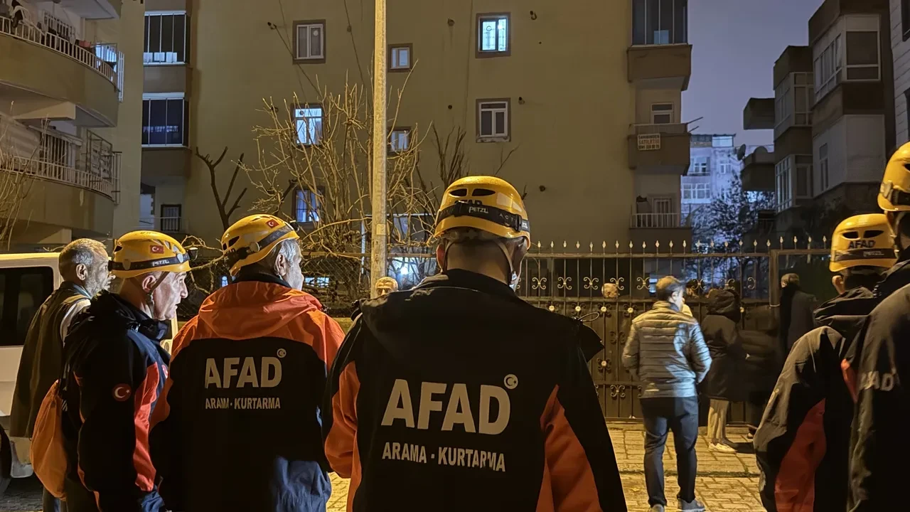 Diyarbakır'da binada büyük panik! Vatandaşlar tahliye edildi
