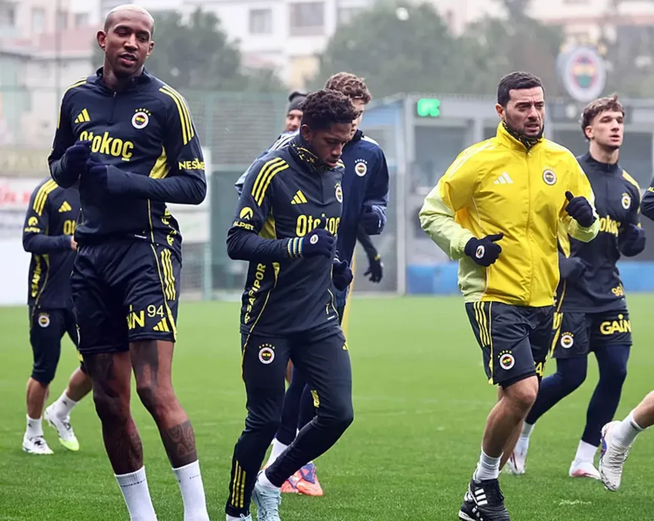 Fenerbahçe'de yer yerinden oynayacak! Domenico Tedesco istedi, yönetim düğmeye bastı: Tam 11 isimle yollar ayrılıyor