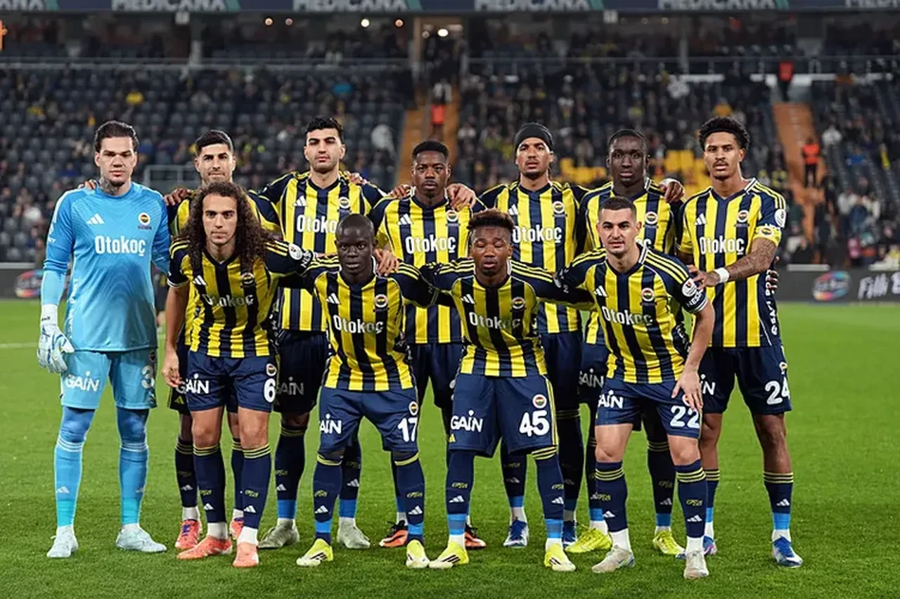 Fenerbahçe'de yer yerinden oynayacak! Domenico Tedesco istedi, yönetim düğmeye bastı: Tam 11 isimle yollar ayrılıyor