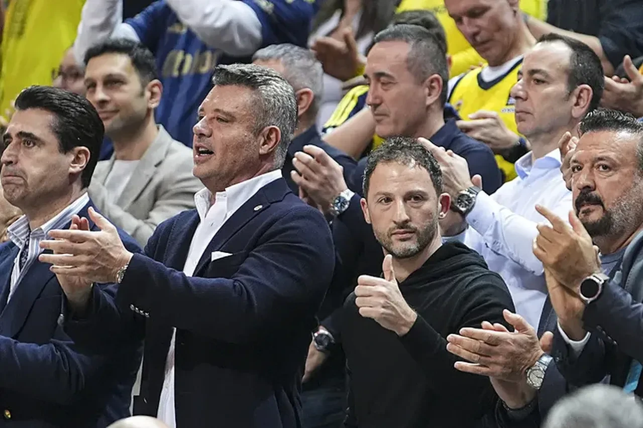 Fenerbahçe'de yer yerinden oynayacak! Domenico Tedesco istedi, yönetim düğmeye bastı: Tam 11 isimle yollar ayrılıyor