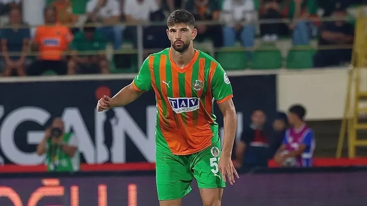 Galatasaray’dan yerli transfer operasyonu! İtalya’dan milli yıldız, Süper Lig’den genç yetenek geliyor