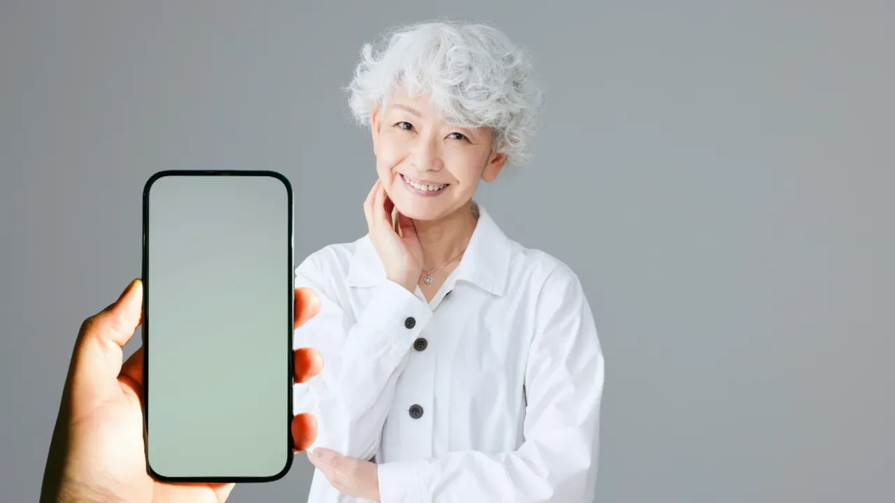 Günde 6 saatten fazla telefon kullananlara kötü haber! Bilim insanlarından ilginç beyazlaşma uyarısı