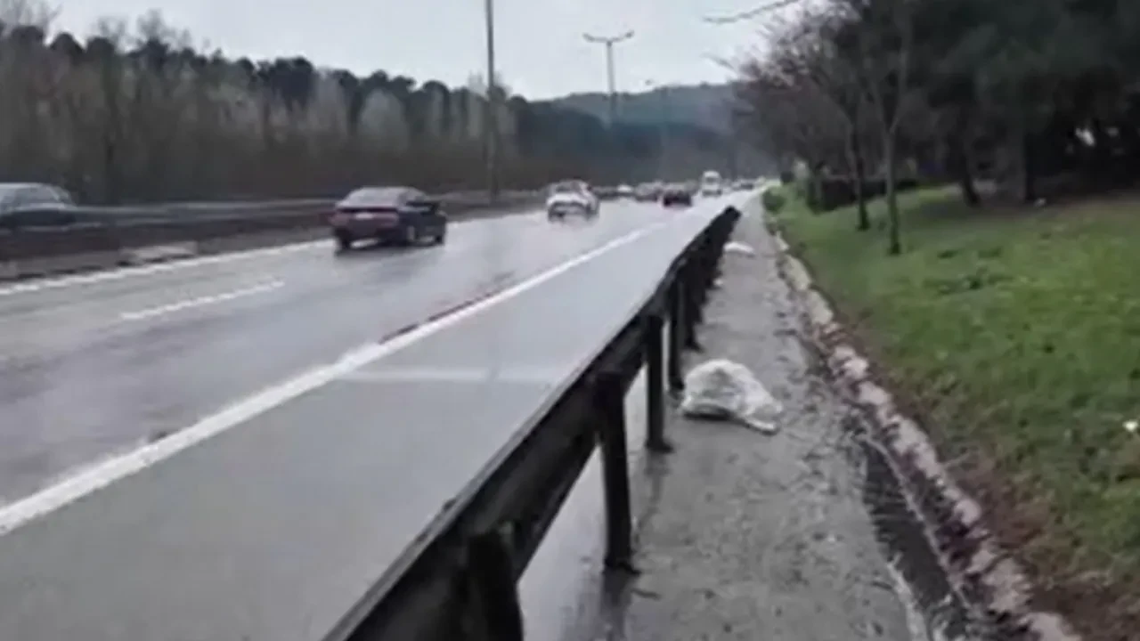 İstanbul'da acı olay! Yol kenarında beze sarılı hayatını kaybetmiş bebek bulundu