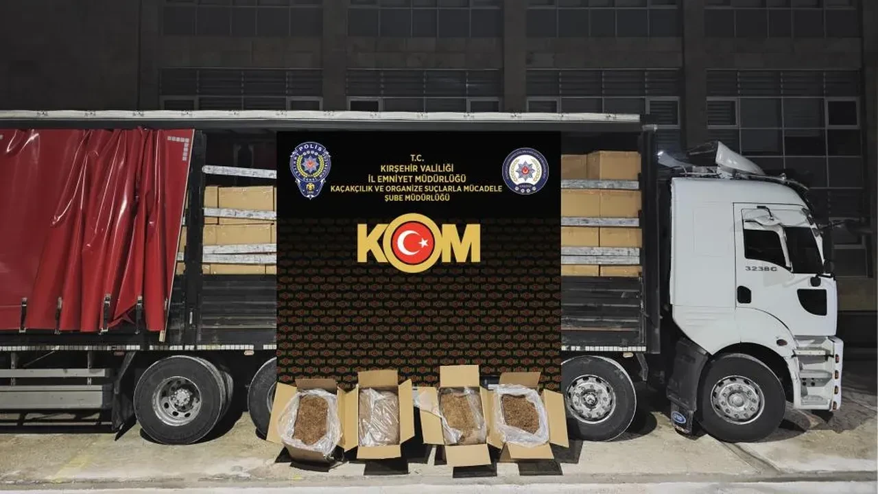 Kırşehir’de durdurulan kamyonda 5,5 ton kaçak tütün ele geçirildi