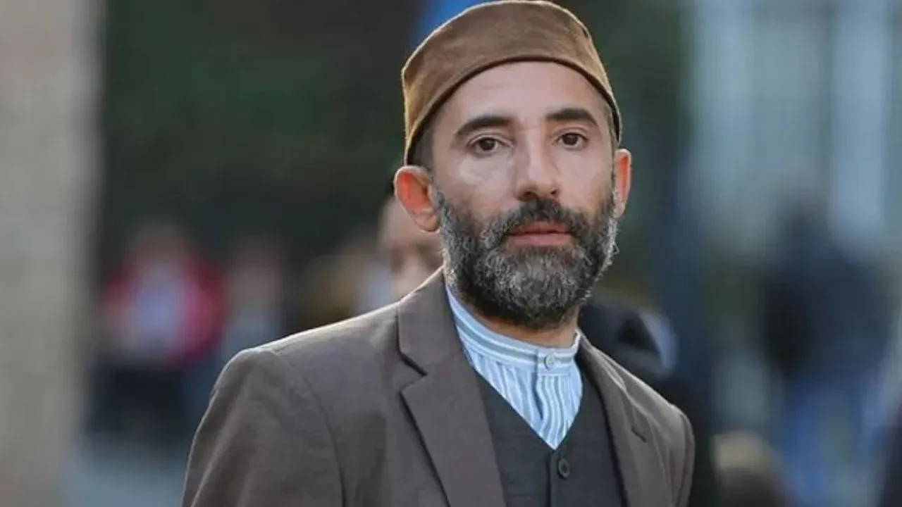 Kızıl Goncalar dizisinin Naim'i Mert Yazıcıoğlu'nu takipten çıktı! Finalden sonra gelen şok hamle