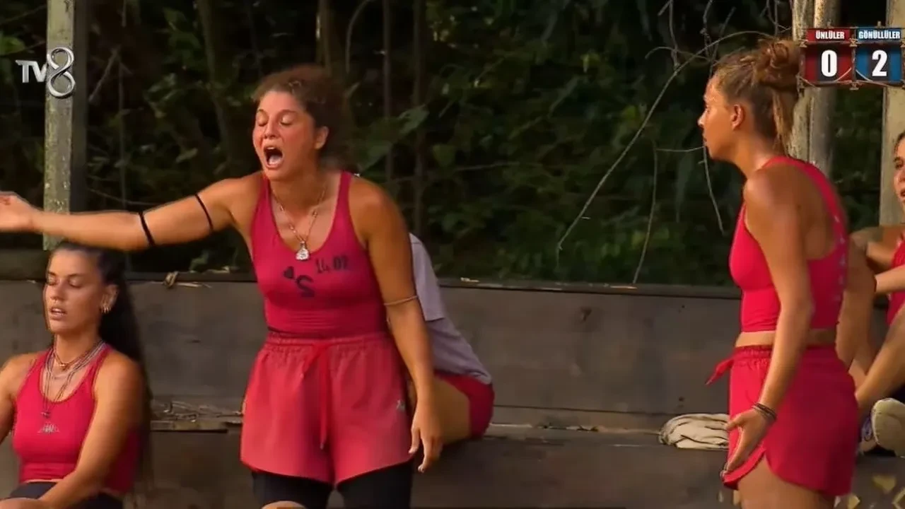 Nisanur ve Serenay kavgasına tepkiler yağıyor! Sosyal medya ayağa kalktı! 