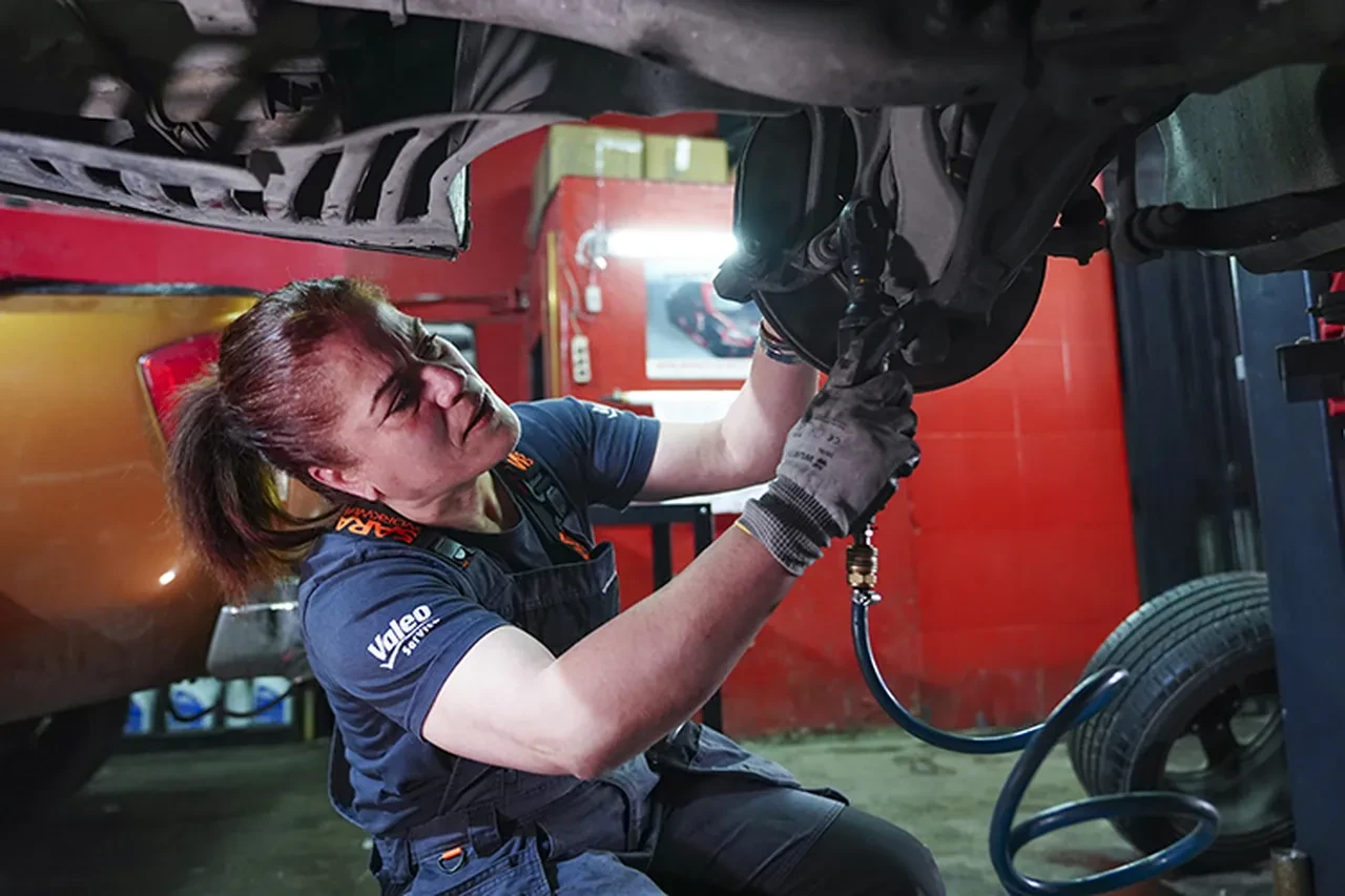 Sanayi ustalarının sırrı deşifre oldu! Aracınızın yakıt tüketimini tek bir dokunuşla anında %15 düşürebilirsiniz