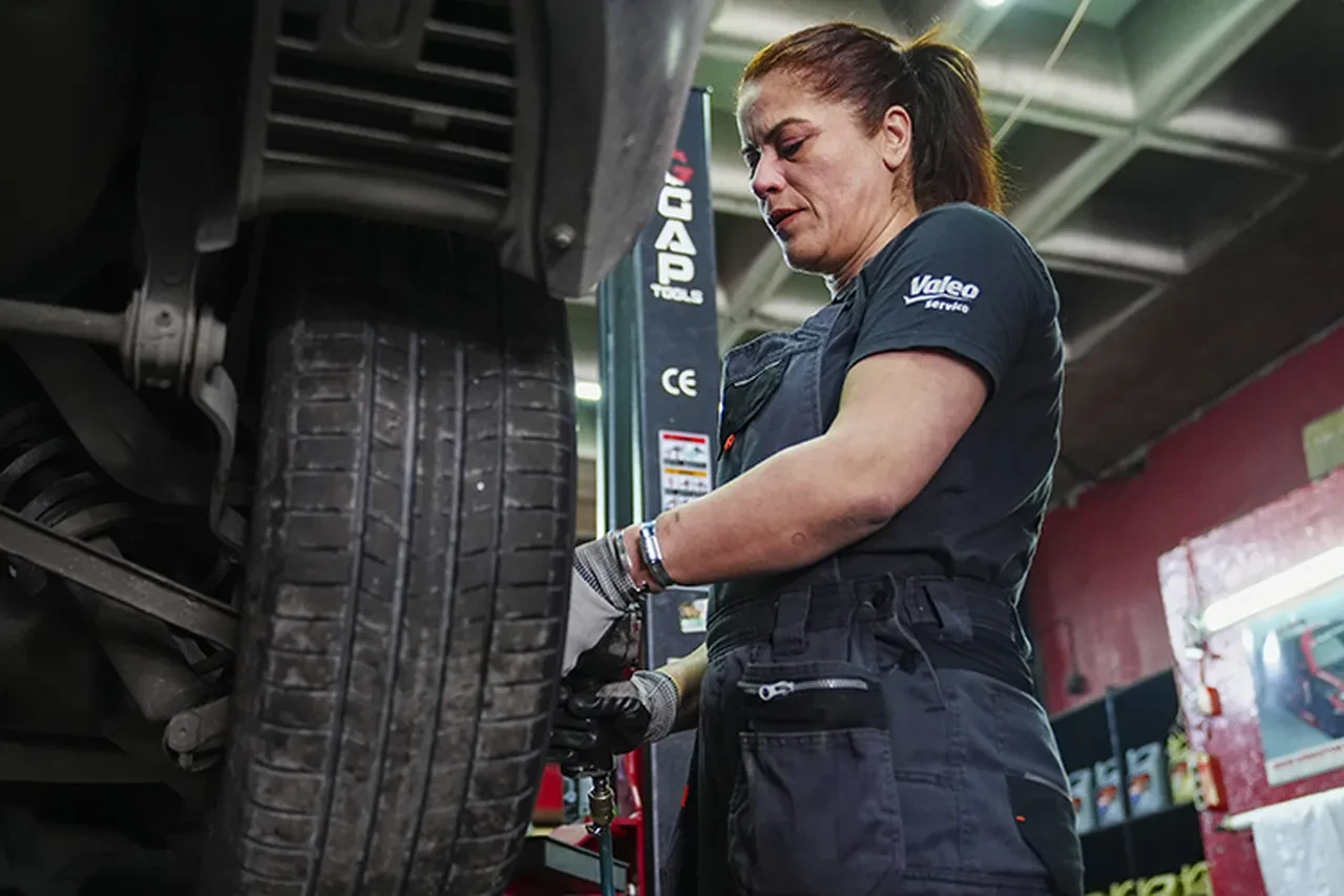 Sanayi ustalarının sırrı deşifre oldu! Aracınızın yakıt tüketimini tek bir dokunuşla anında %15 düşürebilirsiniz