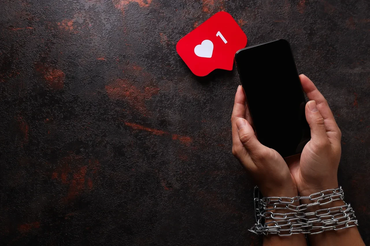 Sosyal medyanın karanlık yüzü ortaya çıktı: Prof. Dr. Nevzat Tarhan’dan ‘Gülümseyen depresyon' uyarısı