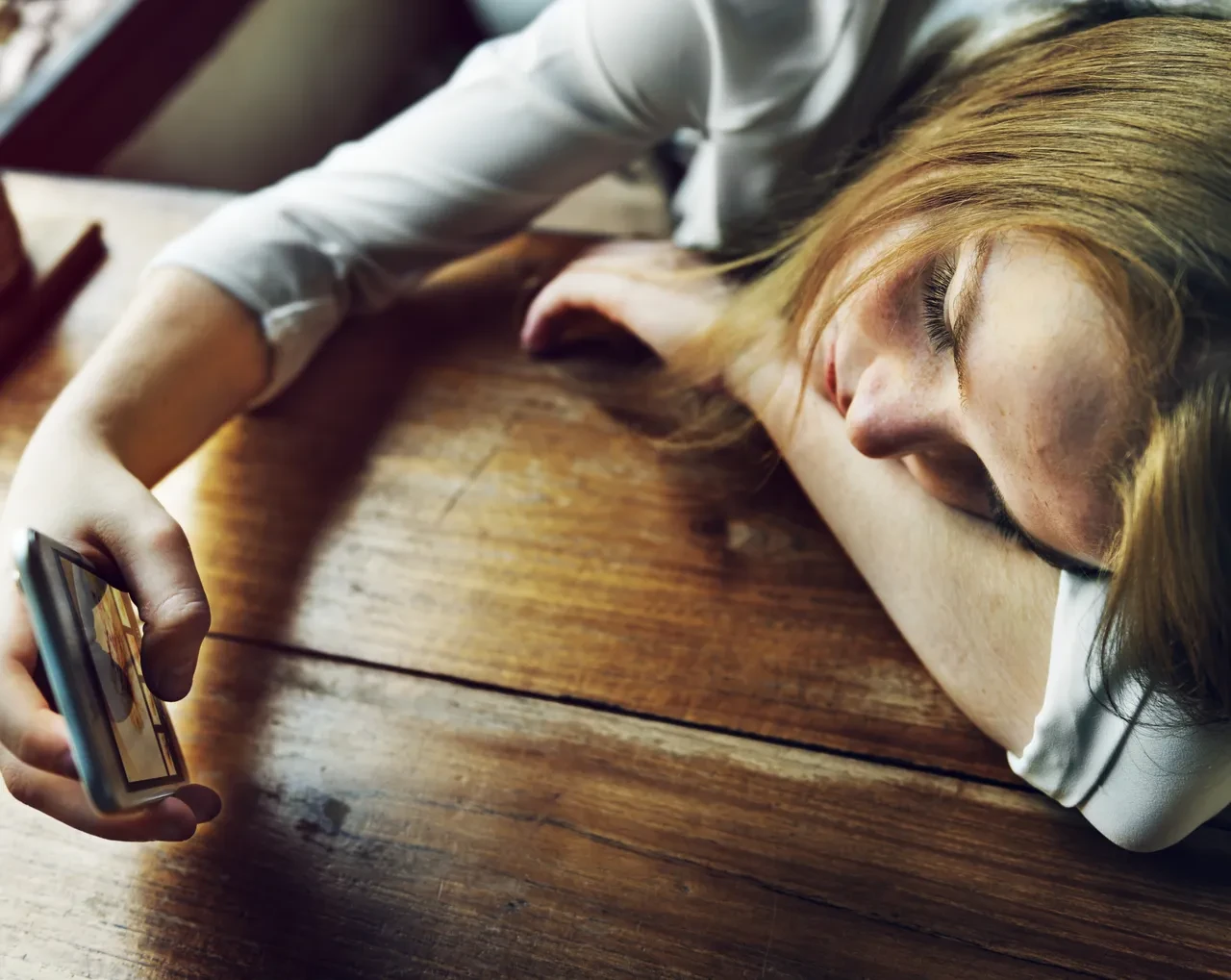 Sosyal medyanın karanlık yüzü ortaya çıktı: Prof. Dr. Nevzat Tarhan’dan ‘Gülümseyen depresyon' uyarısı