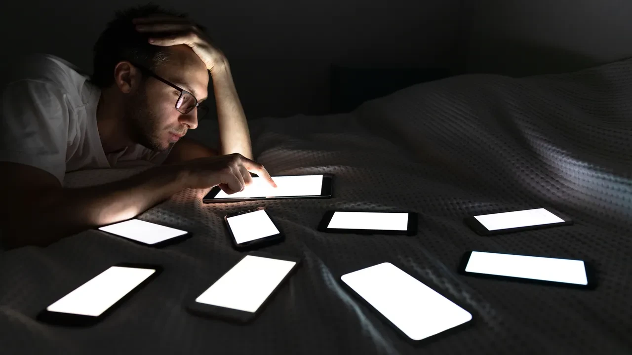 Sosyal medyanın karanlık yüzü ortaya çıktı: Prof. Dr. Nevzat Tarhan’dan ‘Gülümseyen depresyon' uyarısı