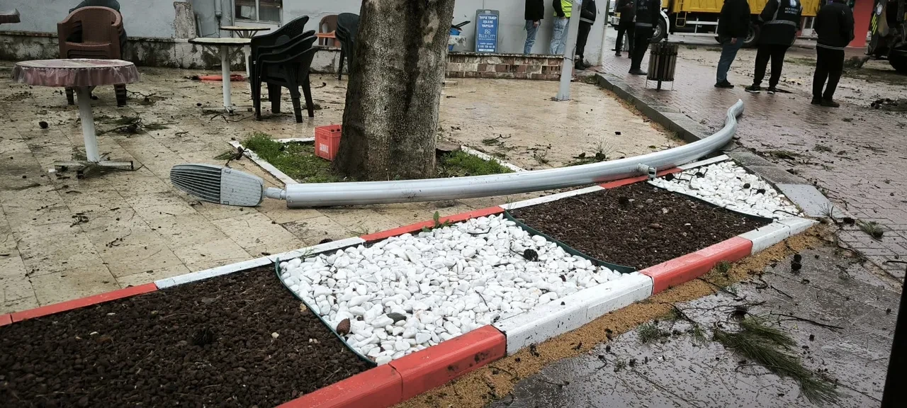 Tavas'ı fırtına vurdu! Denizli'de hayat felç oldu