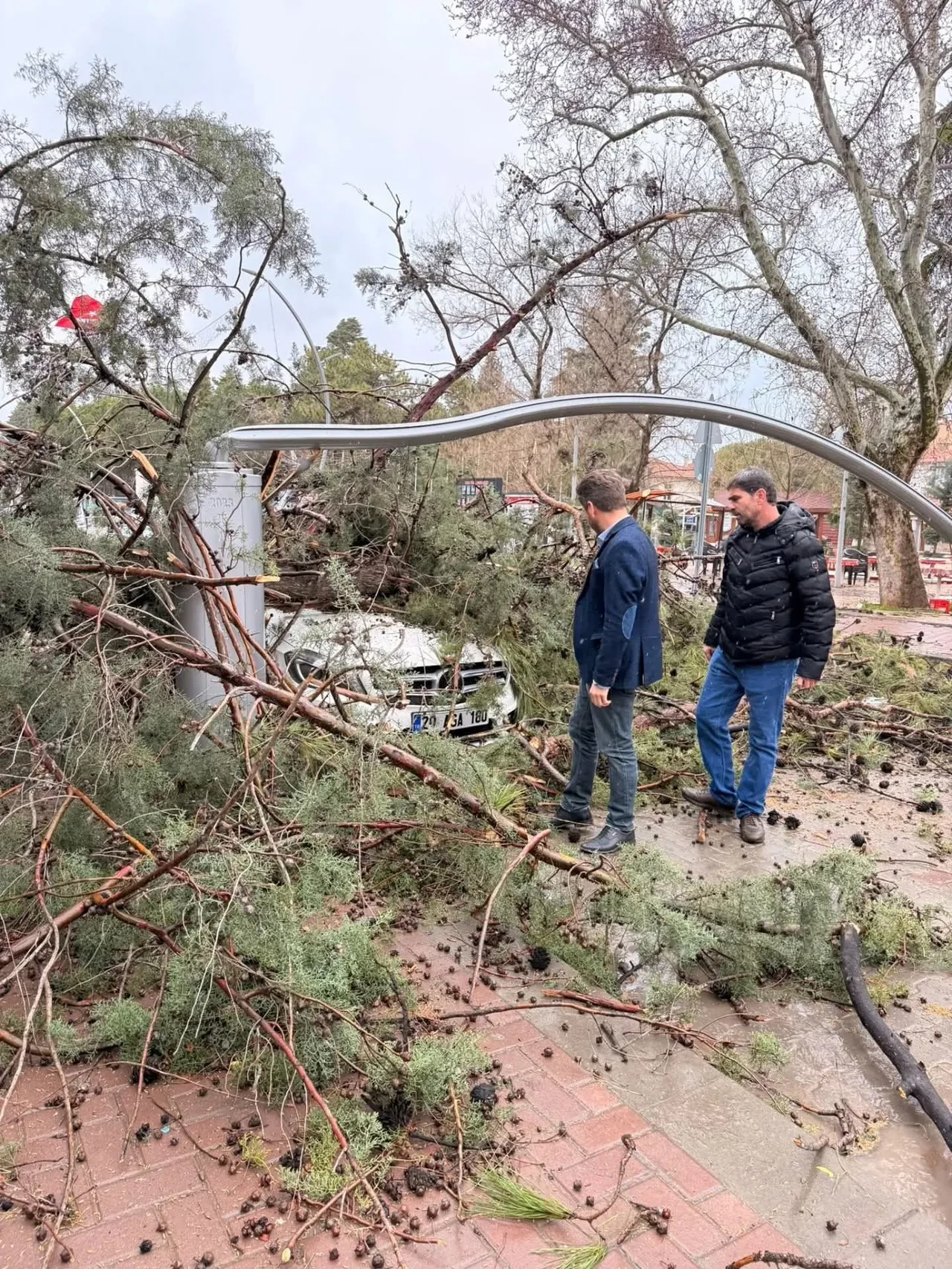 Tavas'ı fırtına vurdu! Denizli'de hayat felç oldu