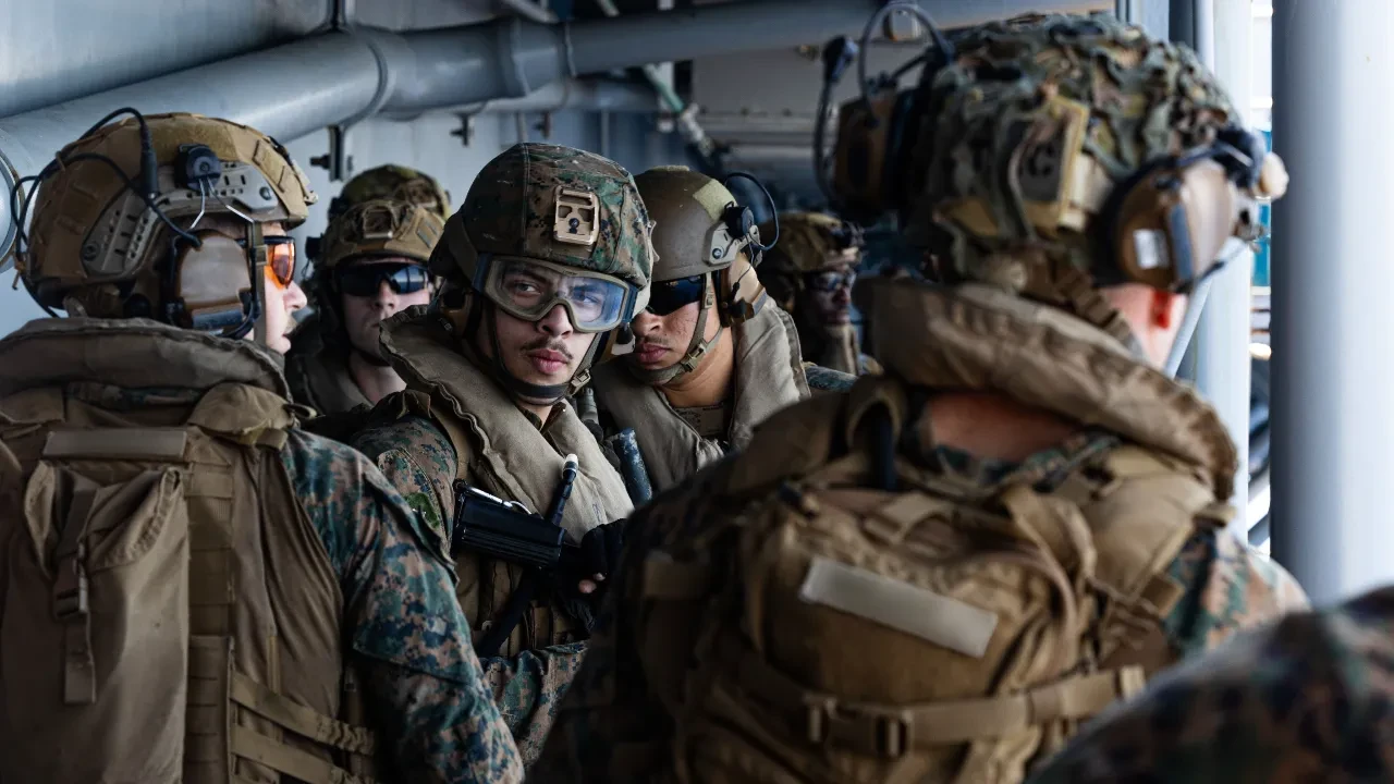 ABD asker yığıyor! 3 bin 500 deniz piyadesi Orta Doğu'ya ulaştı