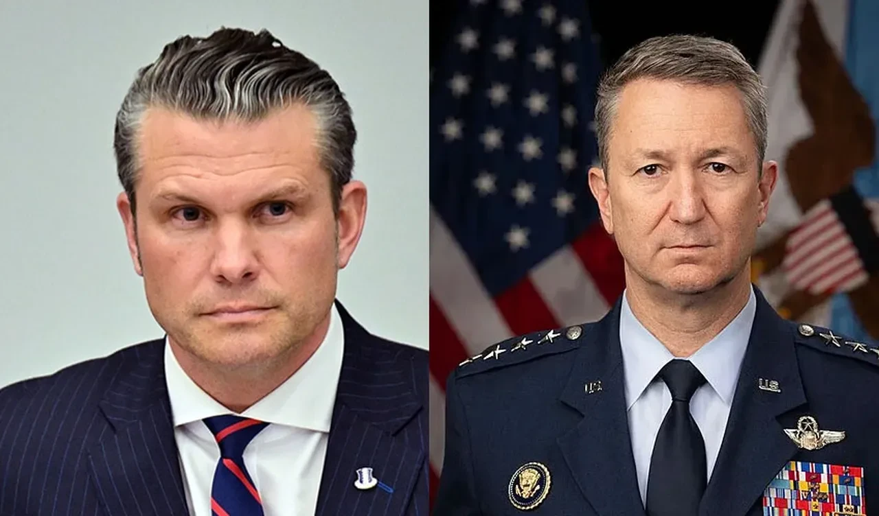 ABD lideri Donald Trump'ın kulağına fısıldayan adam