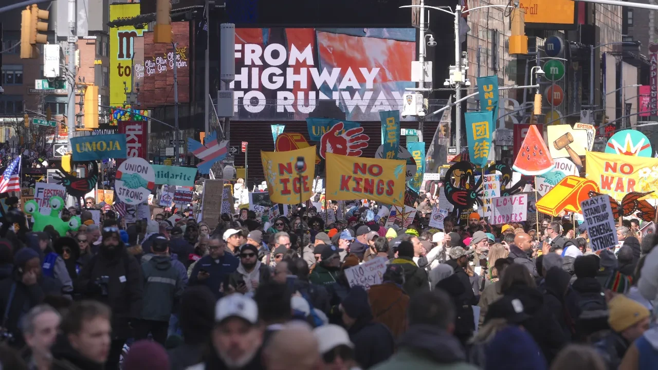 ABD'de 'Krallara hayır' protestosu! Donald Trump karşıtları meydanlara indi
