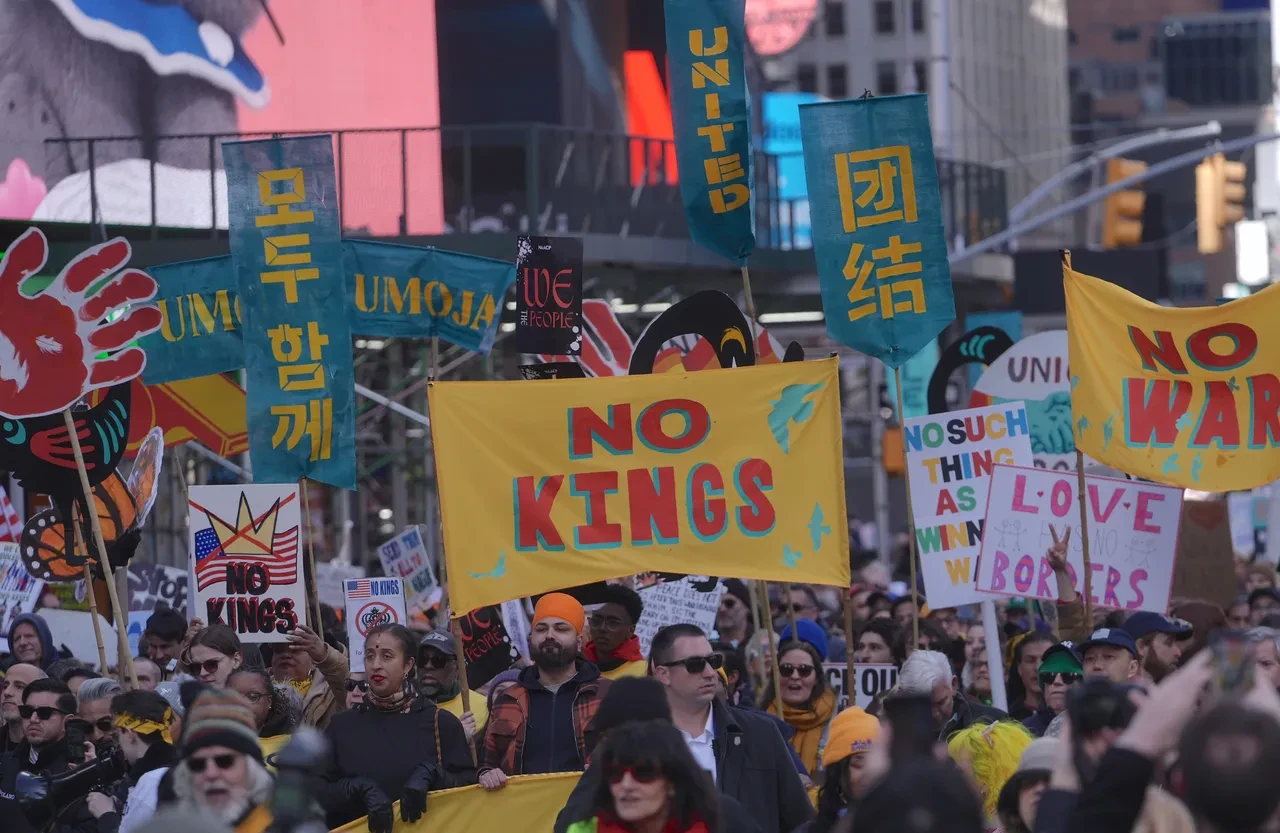 ABD'de 'Krallara hayır' protestosu! Donald Trump karşıtları meydanlara indi