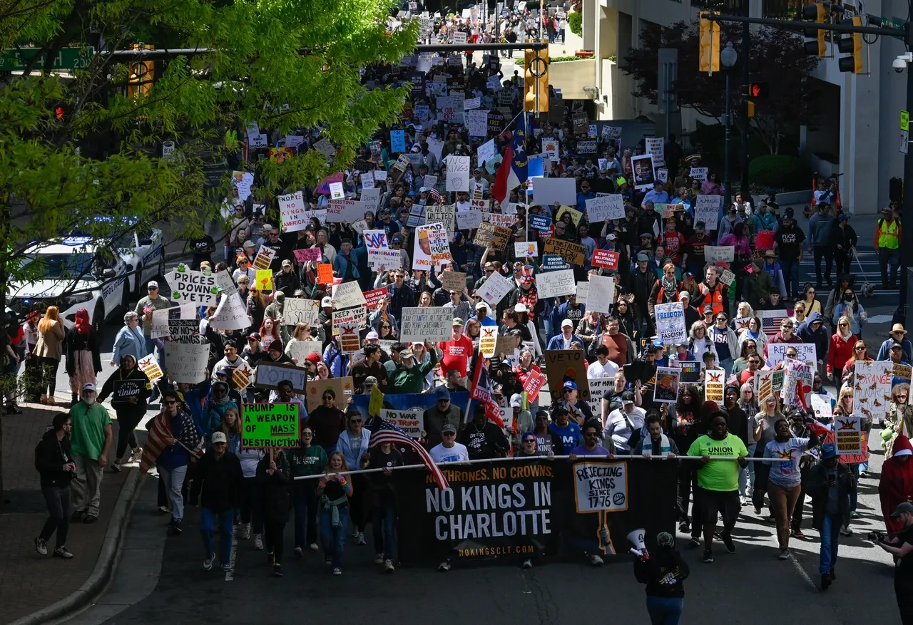 ABD'de 'Krallara hayır' protestosu! Donald Trump karşıtları meydanlara indi