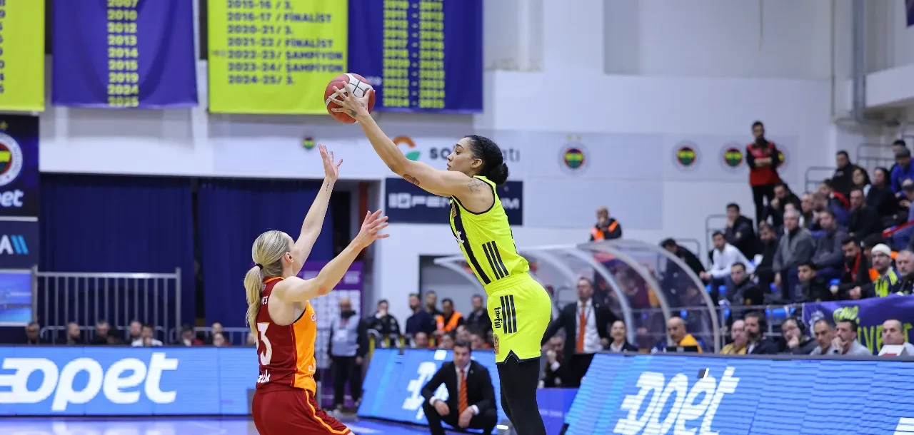 Fenerbahçe Opet final serisinin ilk maçında Galatasaray Çağdaş Faktoring'i mağlup etti!