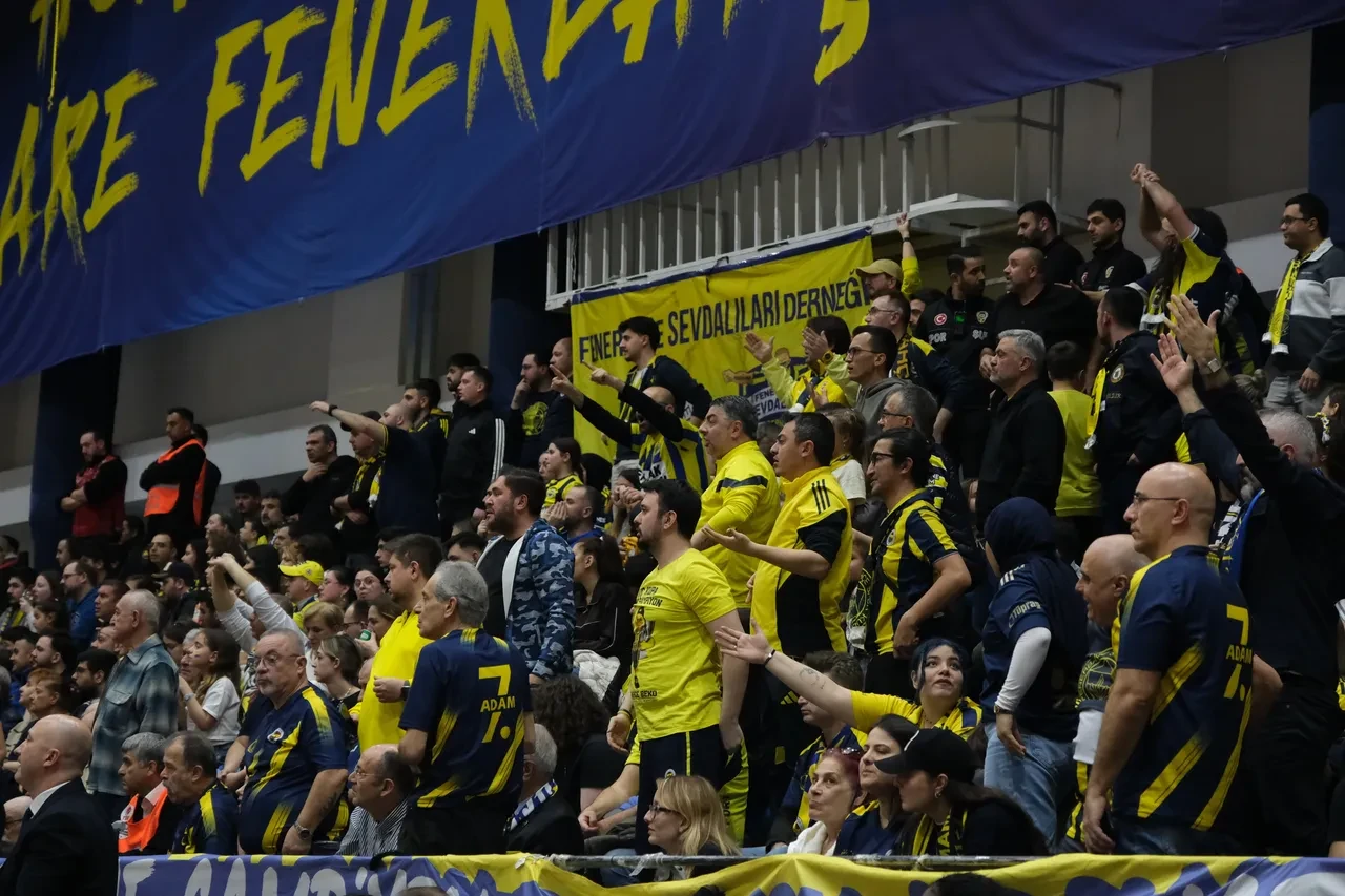 Fenerbahçe Opet final serisinin ilk maçında Galatasaray Çağdaş Faktoring'i mağlup etti!