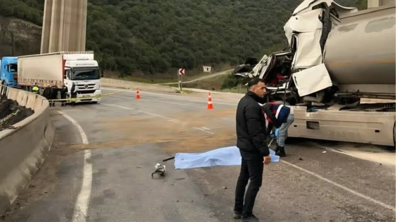 Gaziantep’te feci kaza! İki tır kafa kafa çarpıştı: Sürücü sıkıştığı yerde can verdi