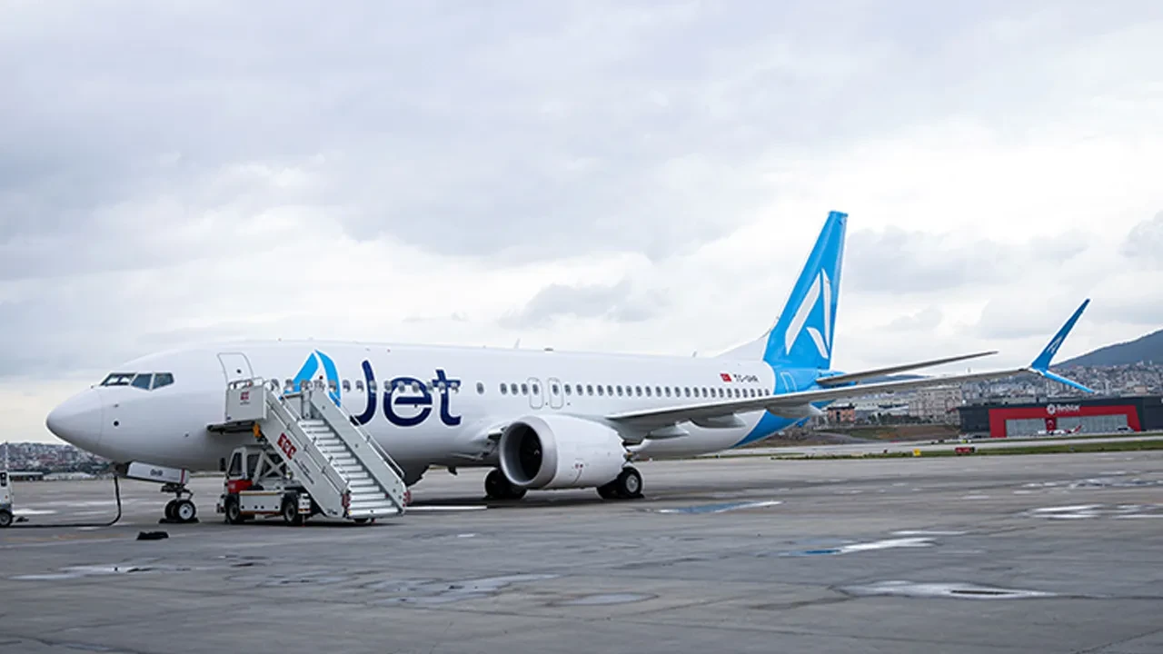 Hava trafiğine sağanak ve fırtına engeli! Çok sayıda uçak seferi iptal edildi