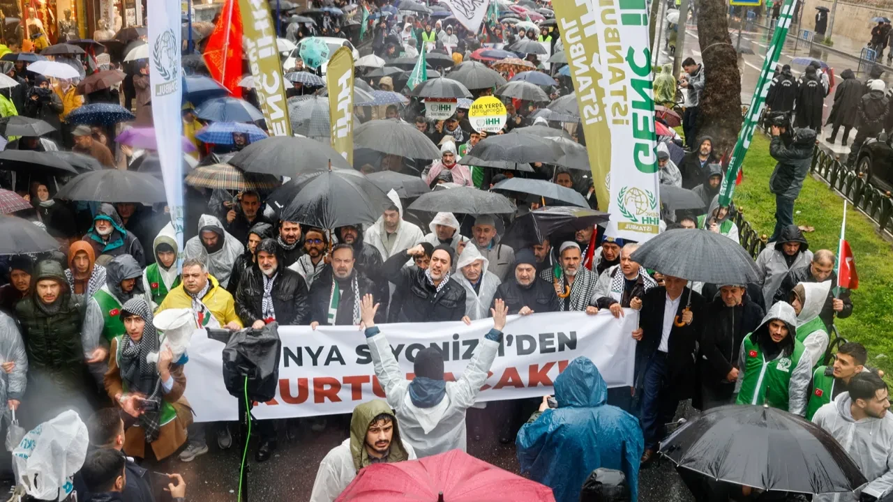 İstanbul sağanak altında Filistin için yürüdü: 