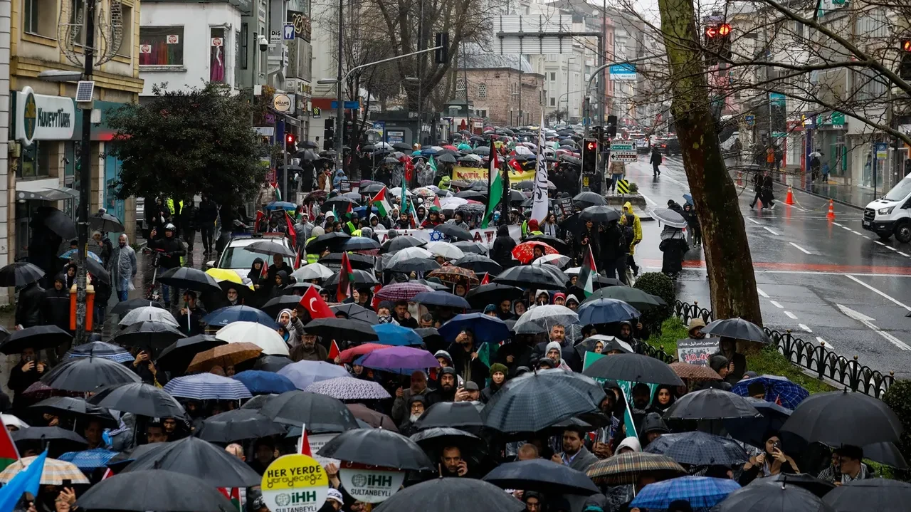 İstanbul sağanak altında Filistin için yürüdü: "İsrail ve ABD’nin zulmüne karşı küresel intifada"