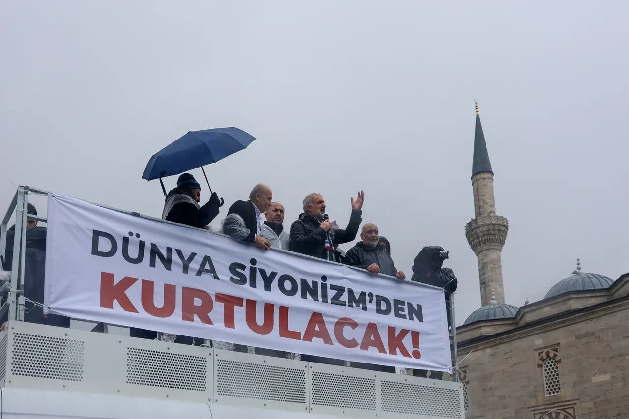 İstanbul sağanak altında Filistin için yürüdü: "İsrail ve ABD’nin zulmüne karşı küresel intifada"
